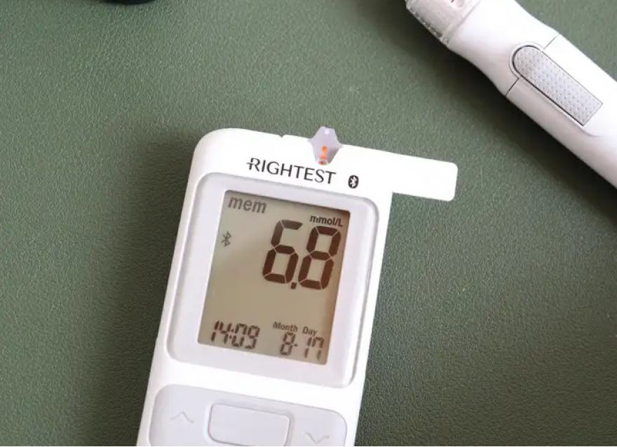 家用血糖仪准吗？如何与医院的静脉血生化检测结果做对比？